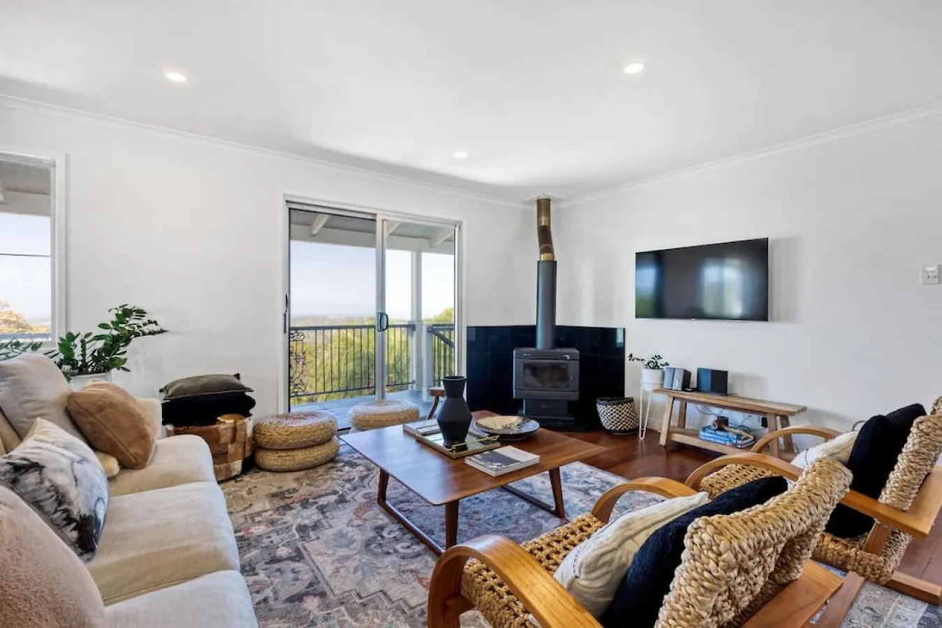 The Breezy Maple - Hinterland And Range Views In Mapleton Villa